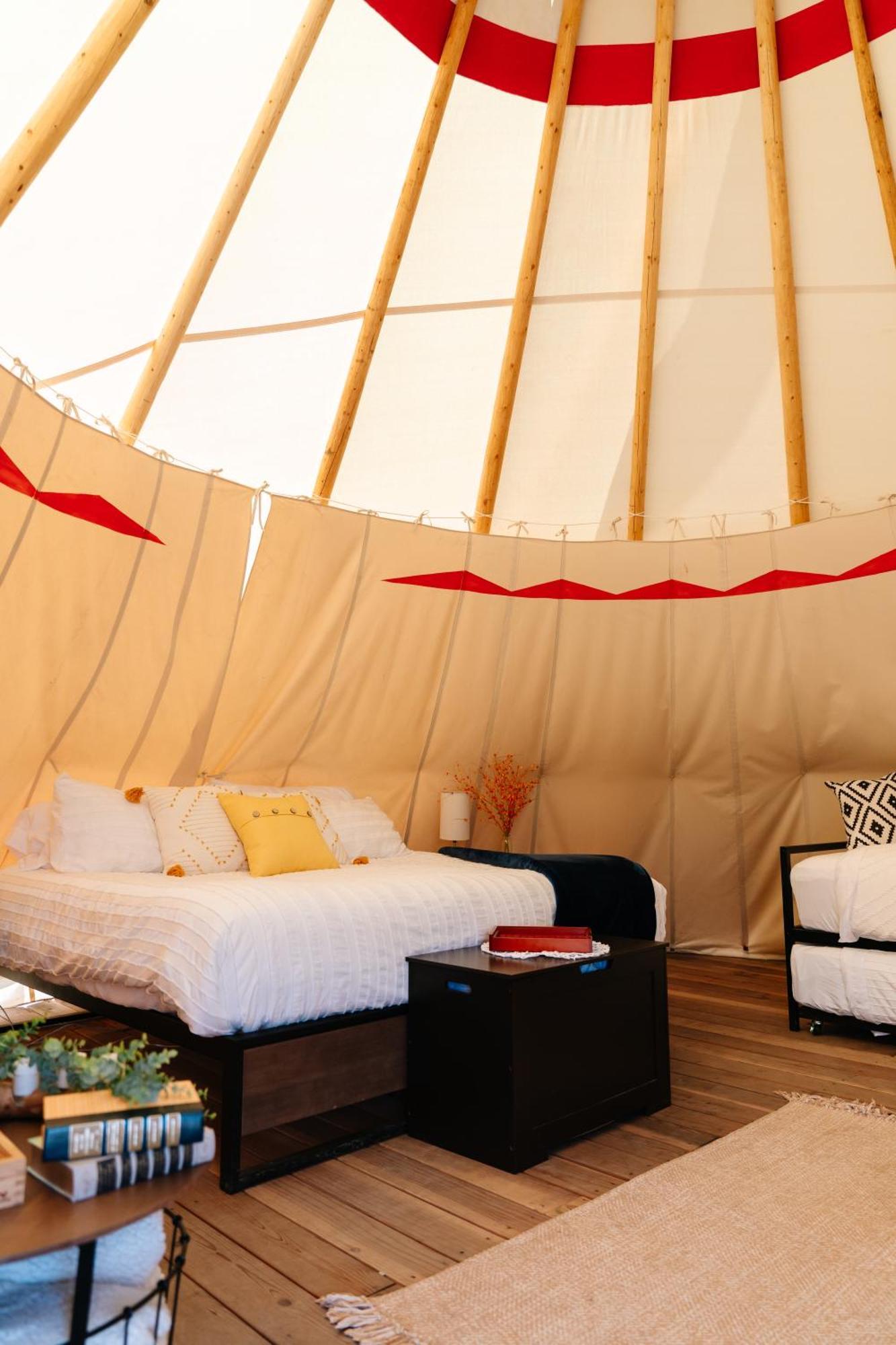 Starlight Retreat Yellowstone Campo de lujo *